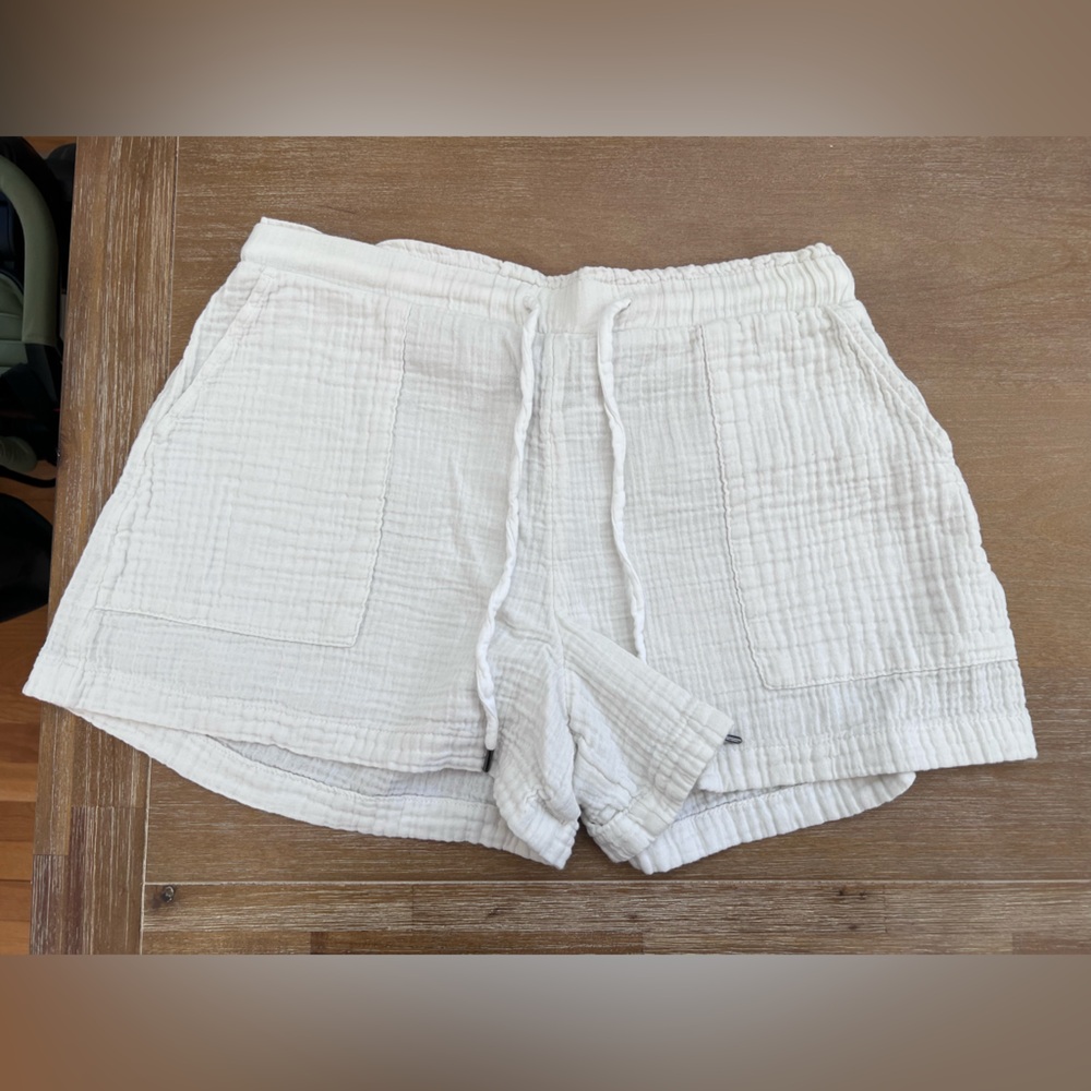 GAP Cream Textured Shorts